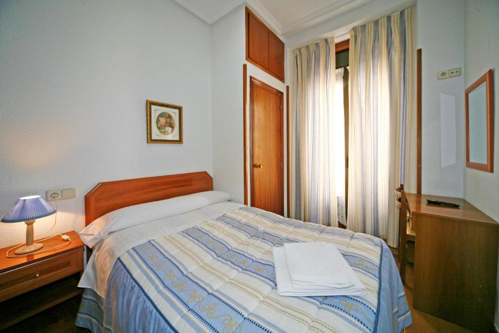 Hostal San Antonio Μαδρίτη Δωμάτιο φωτογραφία