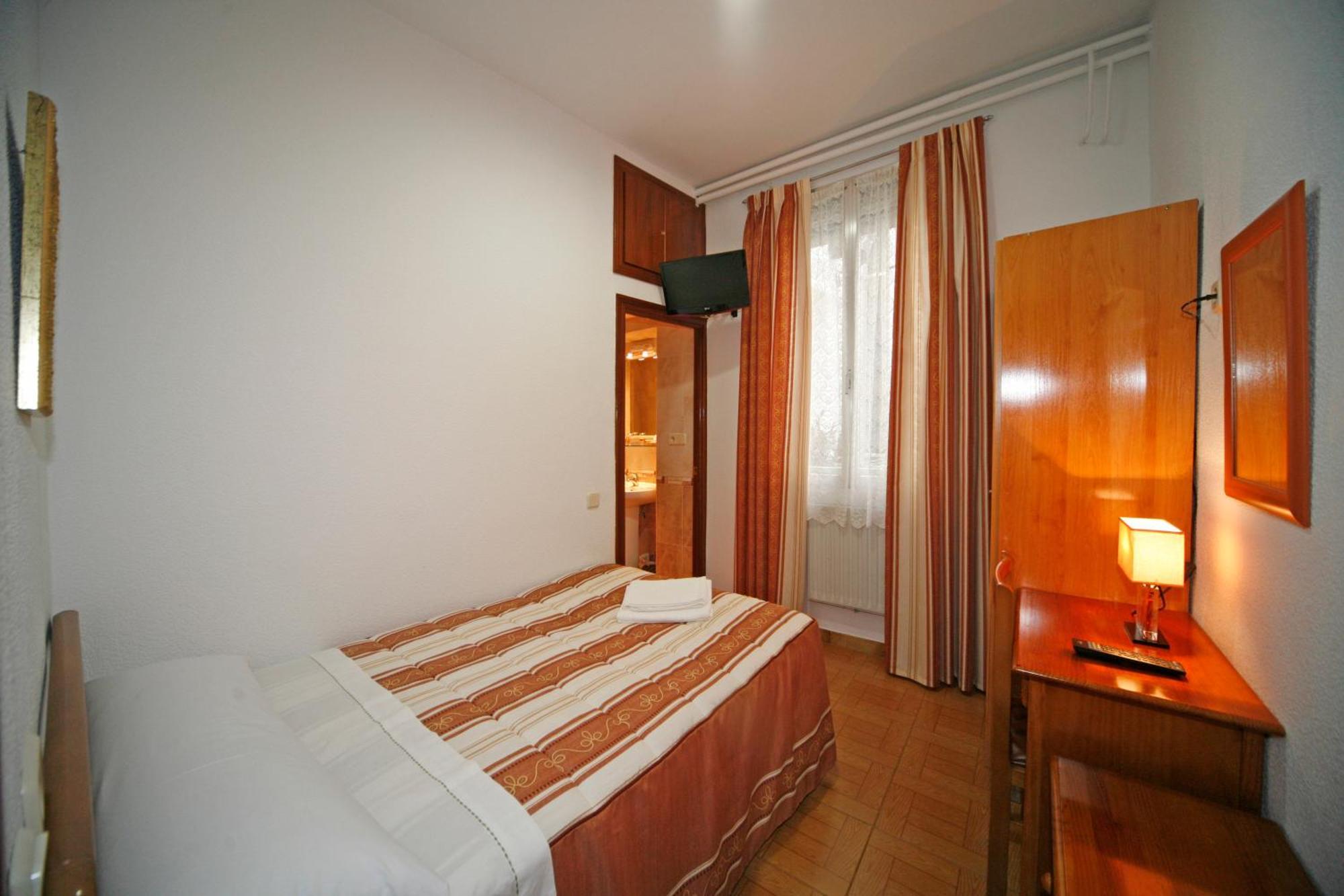 Hostal San Antonio Μαδρίτη Εξωτερικό φωτογραφία