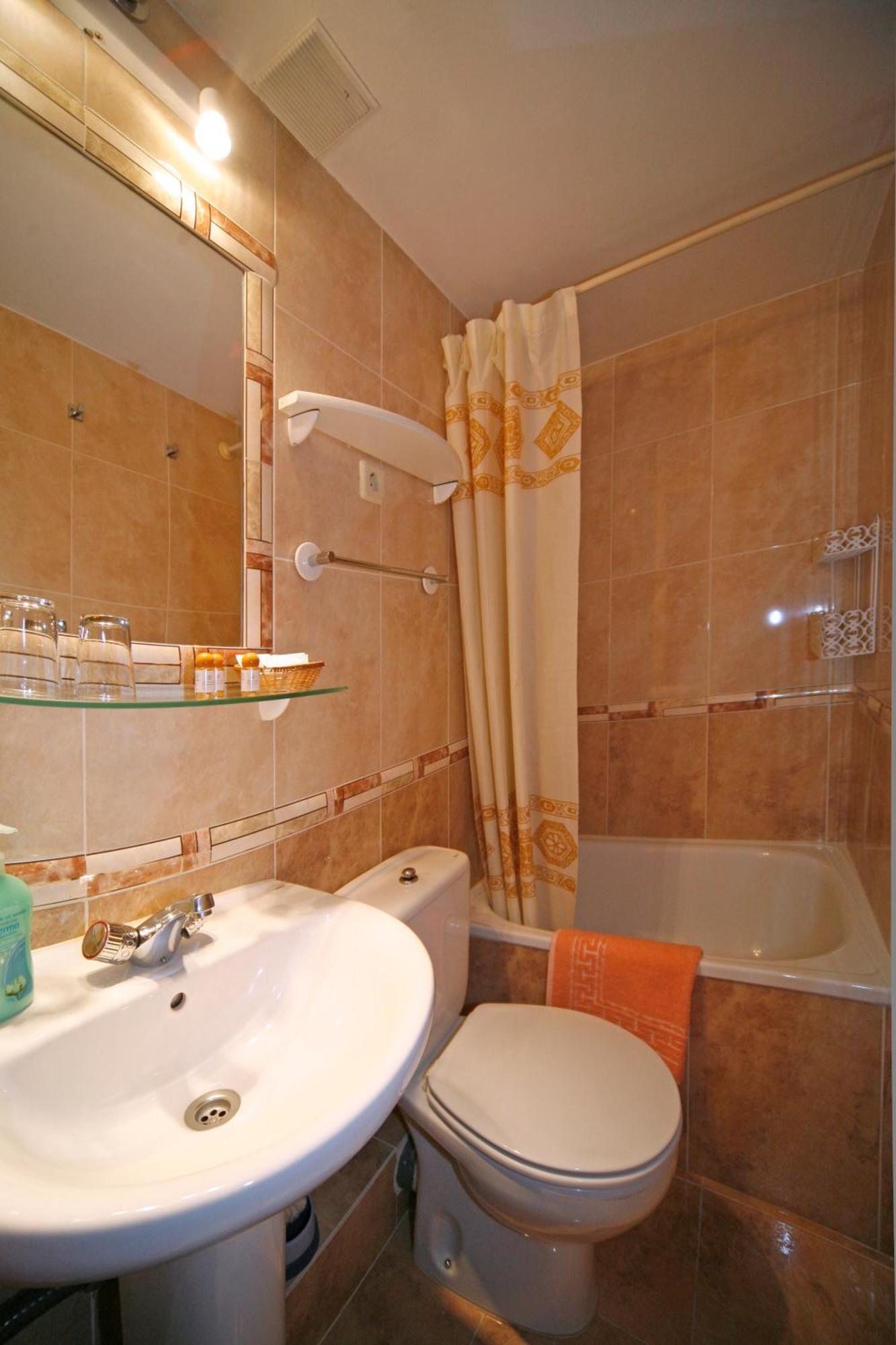 Hostal San Antonio Μαδρίτη Εξωτερικό φωτογραφία