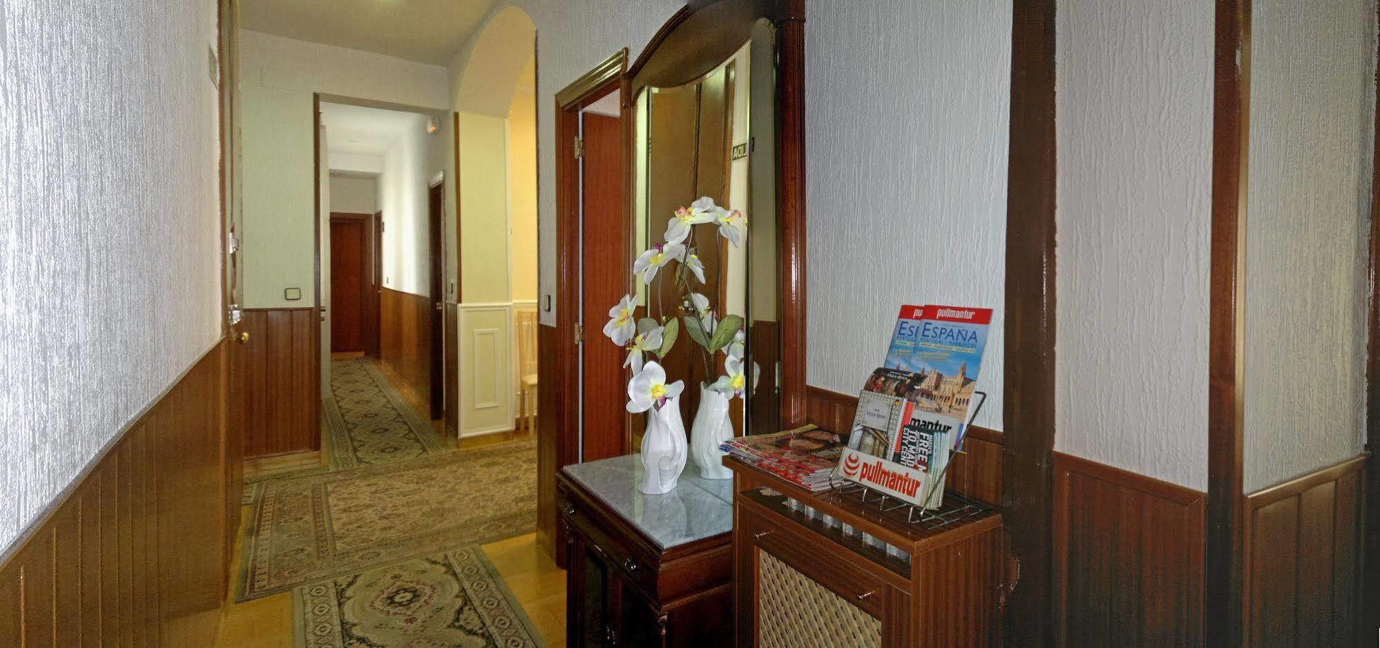 Hostal San Antonio Μαδρίτη Εξωτερικό φωτογραφία