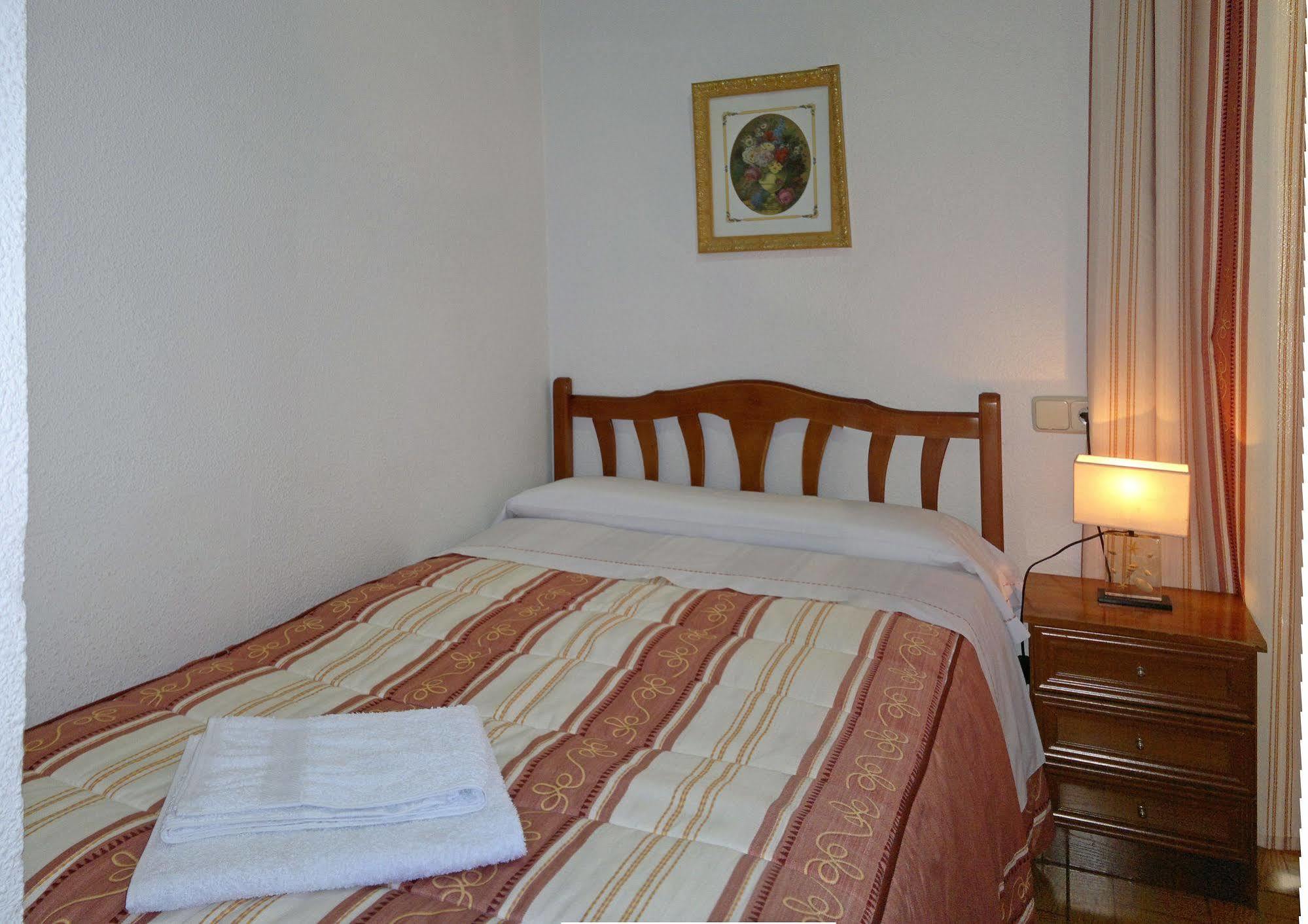 Hostal San Antonio Μαδρίτη Εξωτερικό φωτογραφία